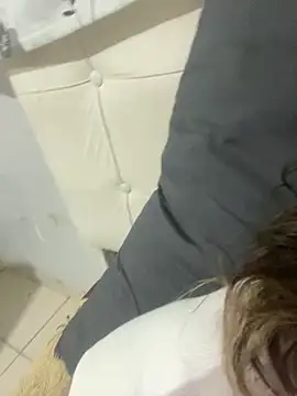 isadora437 online show from April 3, 1:31 pm