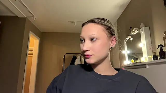 VibeAnna online show from April 9, 3:06 pm