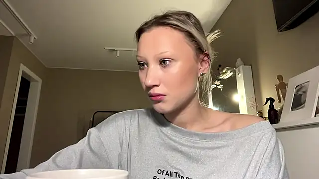 VibeAnna online show from April 7, 4:14 am