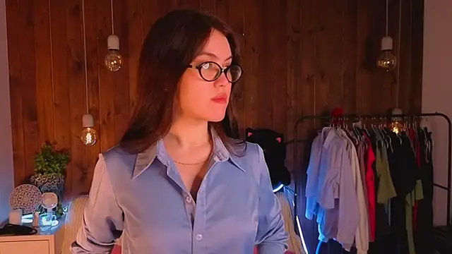 DomitilaHarmer online show from March 28, 7:24 pm