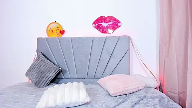 luli love  online show from April 8, 10:12 pm