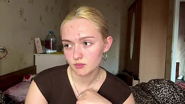 Sophia Blonde online show from April 8, 2:30 pm