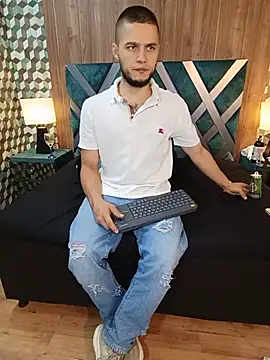 Joaho Fernandez online show from July 2, 9:43 pm