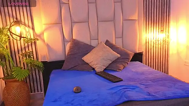 karamoss online show from April 4, 6:51 pm