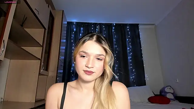 HoneyBunnyy  online show from April 7, 7:27 pm