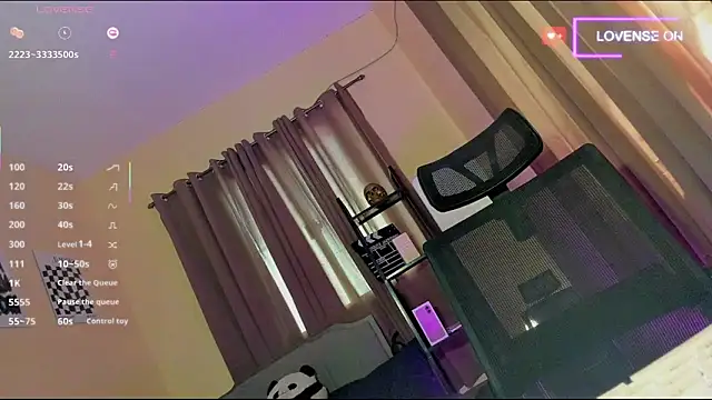 Molly McQueen online show from May 26, 5:07 am