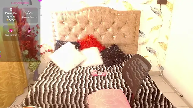 Luna-Foxx online show from March 30, 7:35 pm