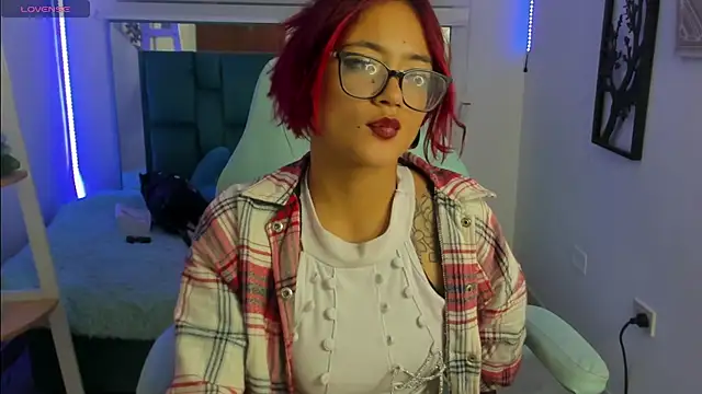 Sara Red X online show from July 7, 7:23 am