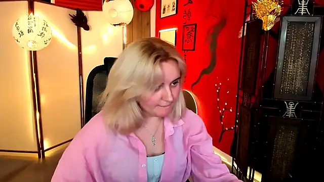 KathyBriggs online show from May 26, 6:13 am
