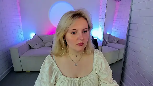 KathyBriggs online show from April 11, 5:24 am