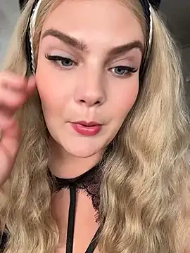 Blonde Cougar online show from June 9, 1:10 pm