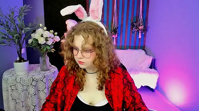 SaraSweetness online show from April 7, 9:11 am