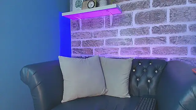 Luanna Rose online show from April 8, 4:42 pm