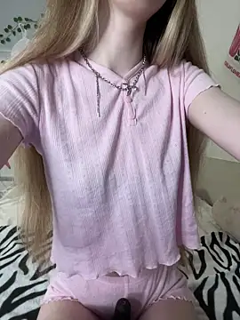 AvaTayloor online show from April 6, 1:05 am