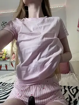 AvaTayloor online show from April 7, 9:00 am