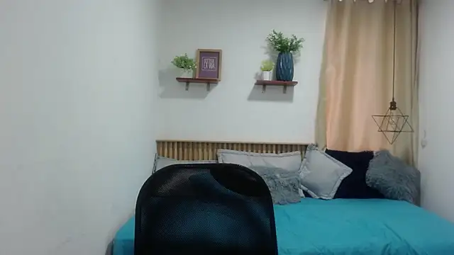 Violet 2003 online show from May 4, 1:59 pm