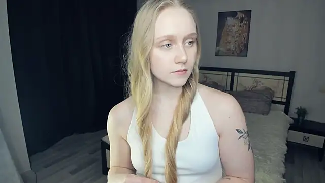 VestaBowmer online show from April 3, 7:45 pm