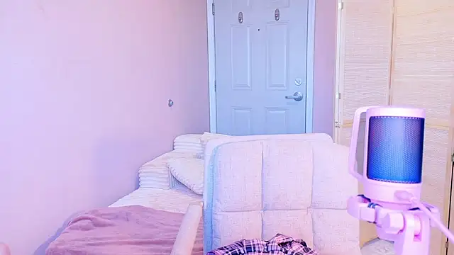 Amber Fae online show from April 4, 11:36 pm