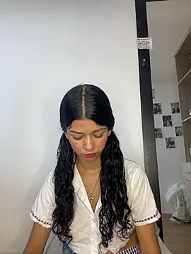 Nia Roswell online show from April 6, 8:10 pm