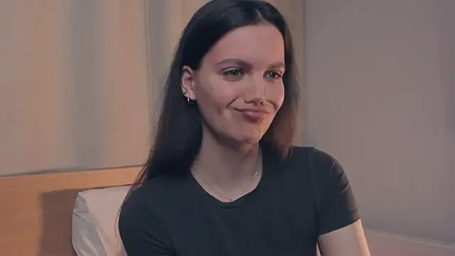 JuliannPaysour online show from May 24, 6:45 am