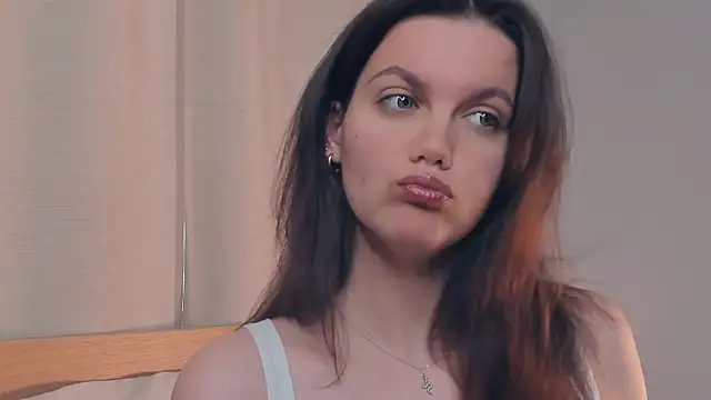 JuliannPaysour online show from May 25, 6:45 am