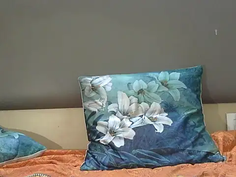 SweetRashii online show from April 4, 5:39 am