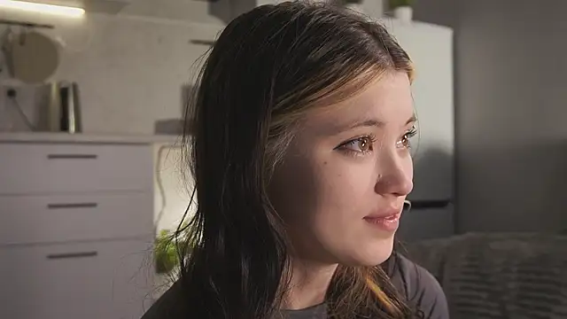 ShyAkemis online show from April 1, 3:09 pm