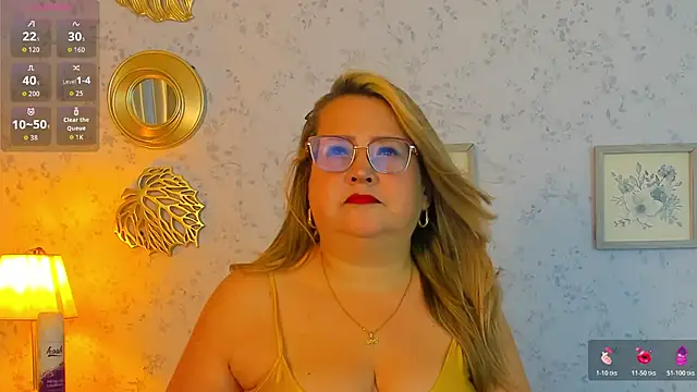 Snapshot of Martinacurvy_ chatting on March 31, 11:32 am Martinacurvy online show from March 31, 11:32 am