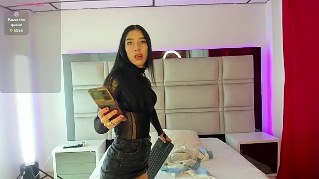 Dara Montenegro  online show from April 6, 12:50 pm