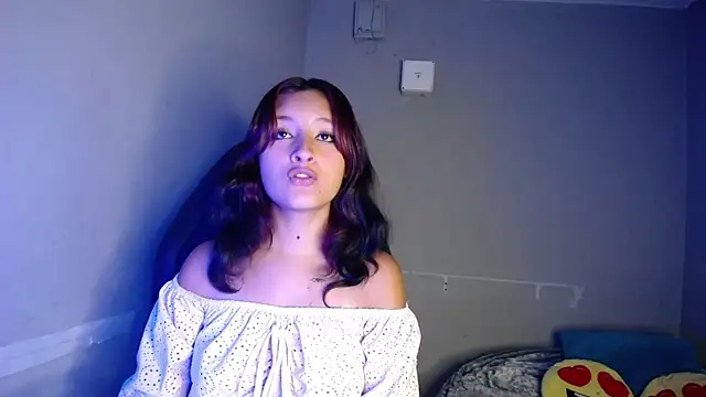 viollet saens online show from May 15, 8:00 pm