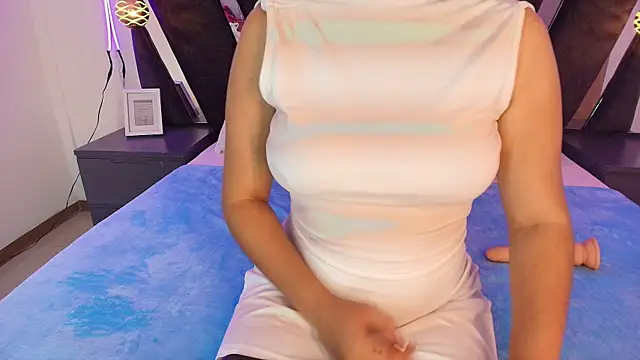 scarlett turner  online show from April 3, 1:42 pm