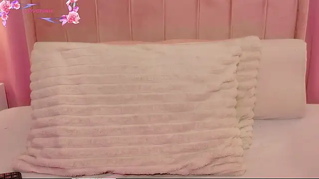 MoollyLove online show from April 5, 2:27 pm