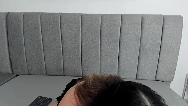 Arihanna London online show from April 6, 8:21 pm