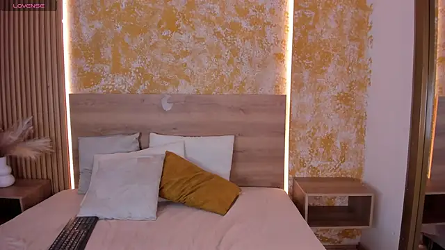 mia rossi 7 online show from April 5, 4:00 am