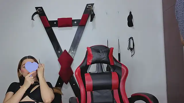 Hana and Zeta2026 online show from April 5, 12:15 pm