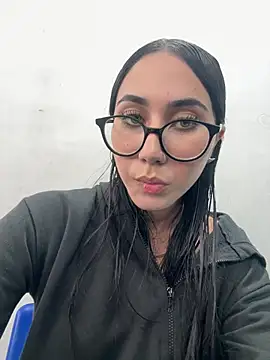 juliacosta online show from April 23, 1:35 pm