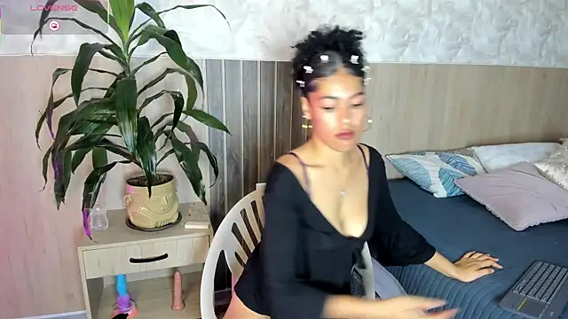 baddie delaylaa online show from April 4, 6:18 pm