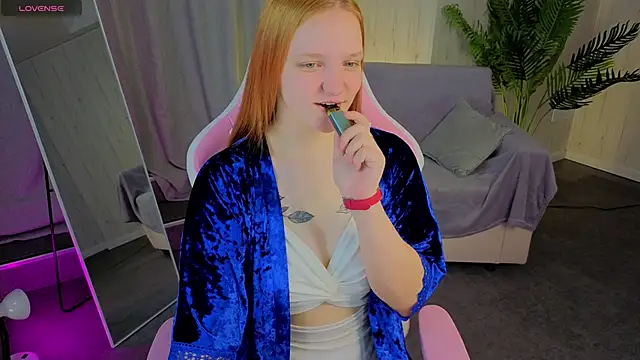 Candy Lirr online show from April 9, 3:53 am