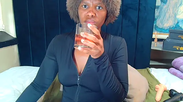 CaramelCandyxx online show from July 3, 6:08 am