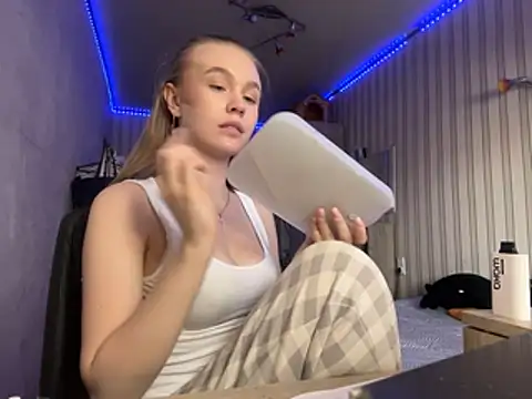 melissashineeee online show from April 9, 9:37 am