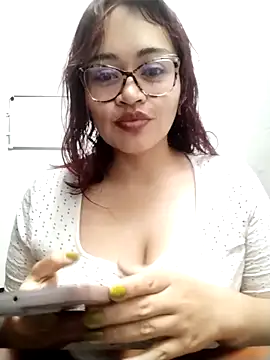 Sofia velve online show from April 8, 3:14 pm