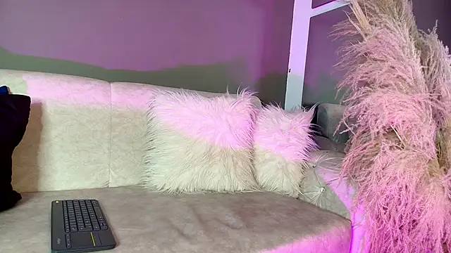 Zoee 8 online show from May 25, 2:49 pm