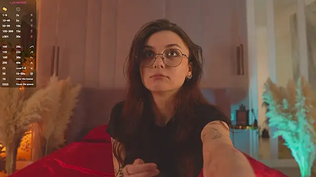 AmeliaKlark  online show from April 8, 1:52 am