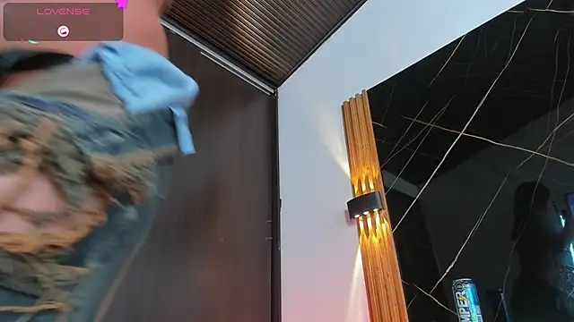 1junne  1 online show from April 9, 7:08 pm