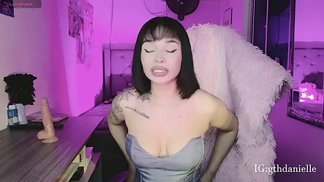 goth Valentinna online show from April 21, 5:14 am