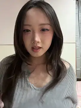 Alice-babyone online show from May 11, 2:45 pm
