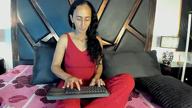 SamanttaLopez online show from April 18, 8:42 pm