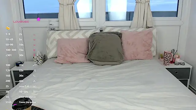 bonnie bennett69 online show from April 6, 5:52 am