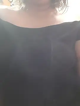 Amalianoir online show from April 12, 8:00 pm