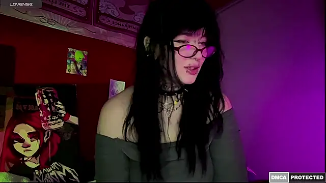 CallmeDistress online show from April 10, 11:16 am